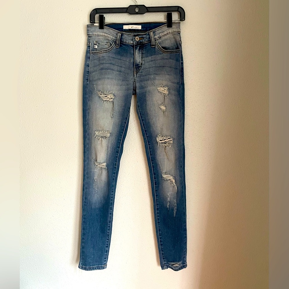 Kancan midrise distressed skinny jeans size 25